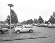 809496 Gezicht op de parkeerplaats aan de Seinedreef te Utrecht.